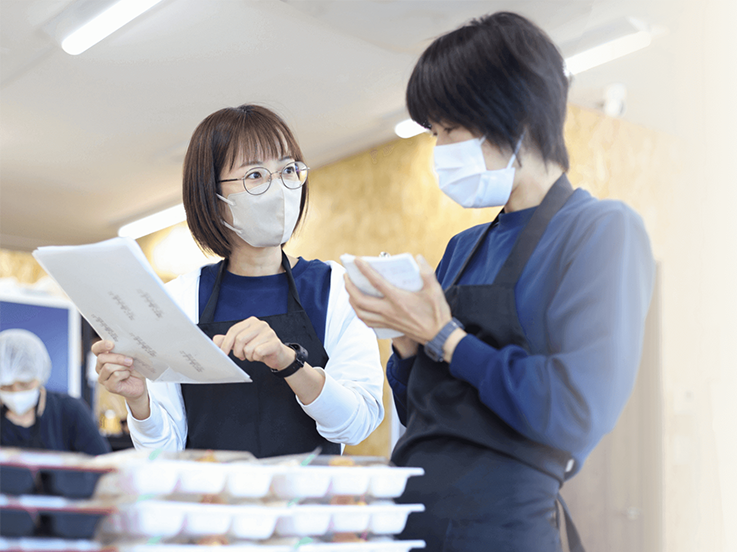 お弁当の製造の風景